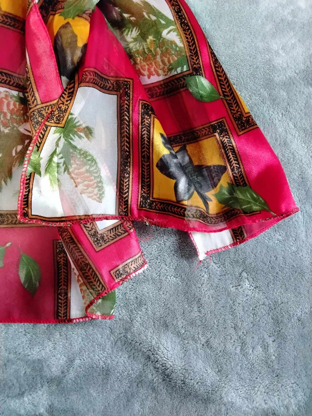 Women's Red Floral Pattern Lightweight Scarf